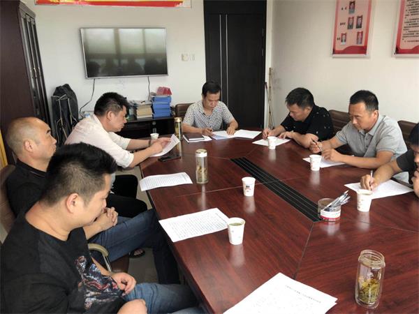 基层商会座谈会.jpg