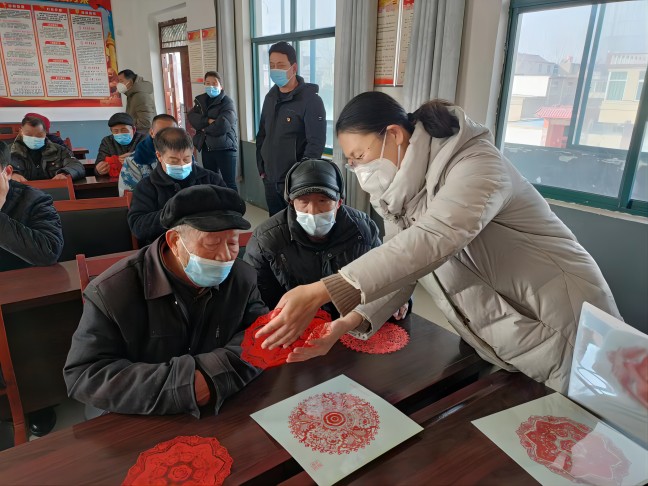 送窗花(修改稿).jpg